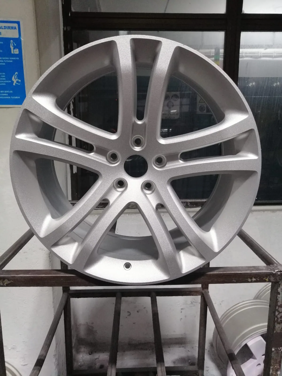 Deep-surface alloy wheel produced by Kormetal